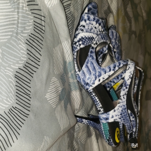 Life Stride Memory Foam Blue Alligator sandals - Picture 4 of 8